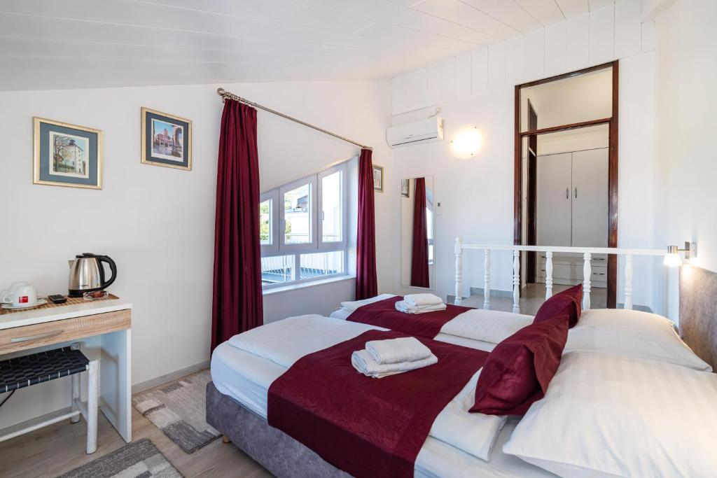 Hotel Vicko - Twin/Double Room - Vacaciones Activas