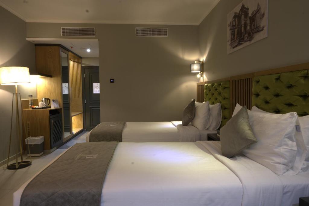 Postel nebo postele na pokoji v ubytování President Hotel