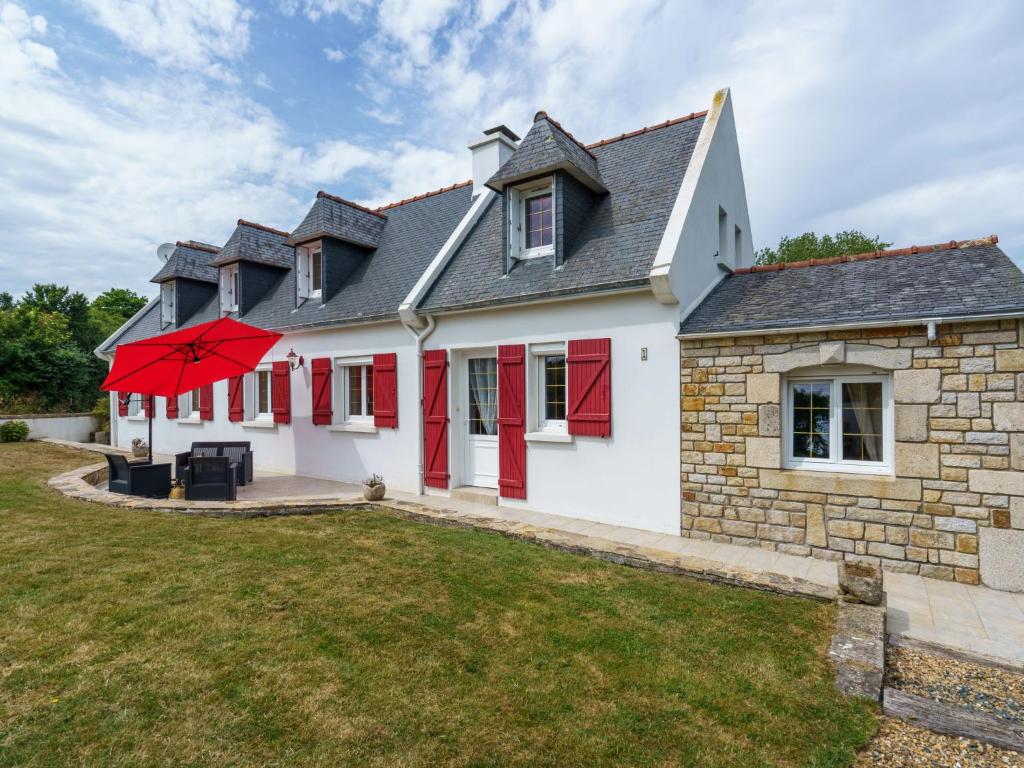 Photo de la galerie de l'établissement Holiday Home Les Volets Rouges by Interhome, à Peumérit