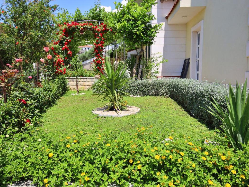 Vonkajšia záhrada v ubytovaní Apartment Villa Andjelka-7 by Interhome