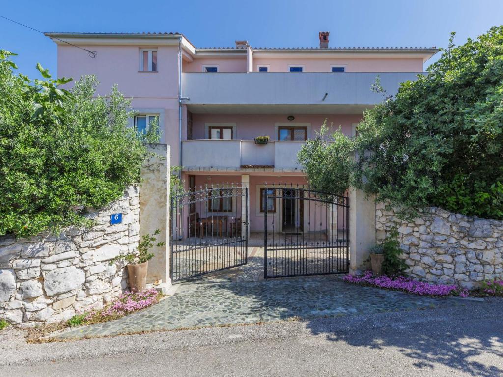 Budova, v ktorej sa apartmán nachádza