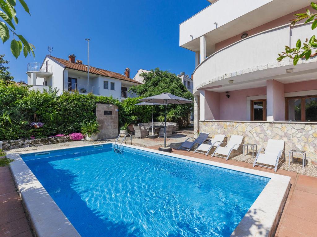 Bazén v ubytovaní Apartment Romantika-1 by Interhome alebo v jeho blízkosti