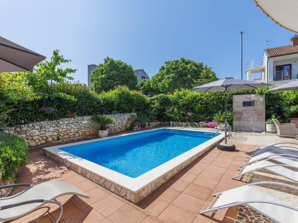 Bazén v ubytovaní Apartment Romantika-1 by Interhome alebo v jeho blízkosti