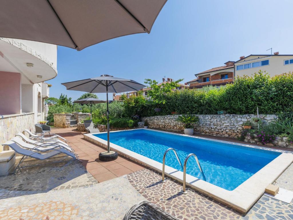 Bazén v ubytovaní Apartment Romantika-1 by Interhome alebo v jeho blízkosti