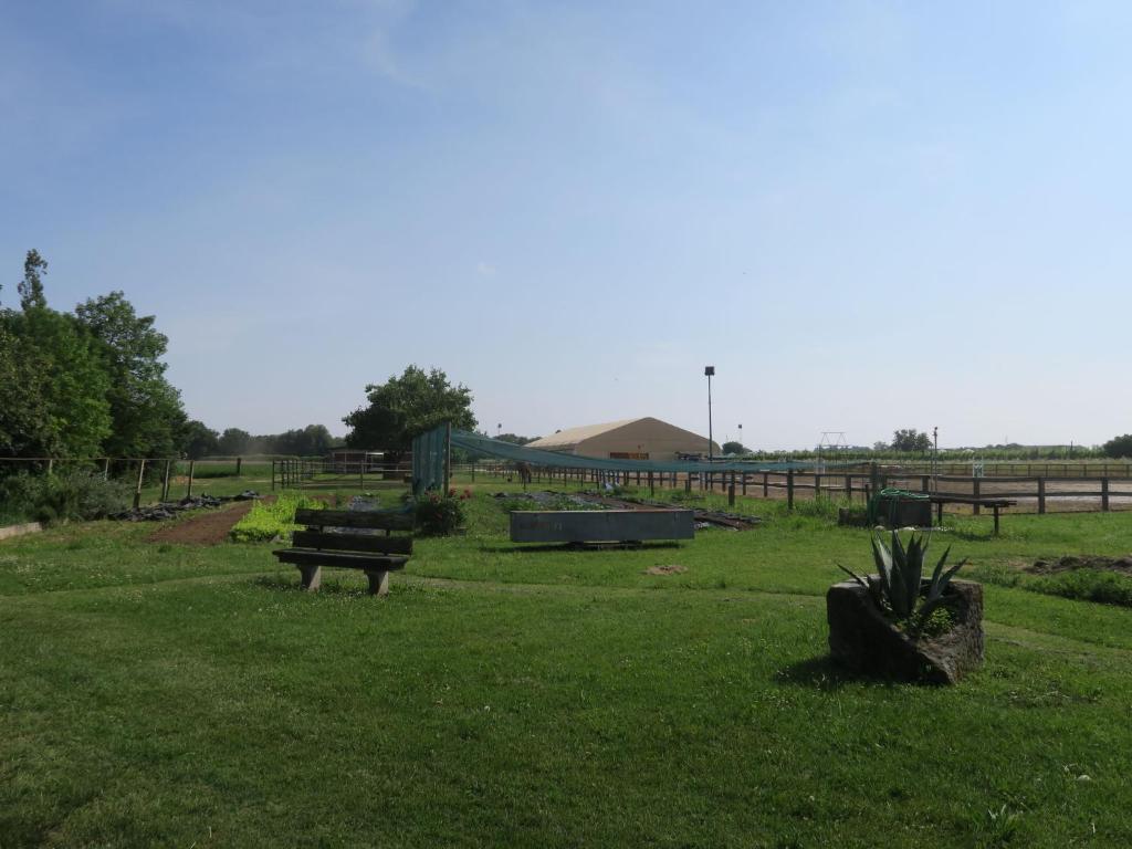 Vonkajšia záhrada v ubytovaní Holiday Home Domus Magna-4 by Interhome