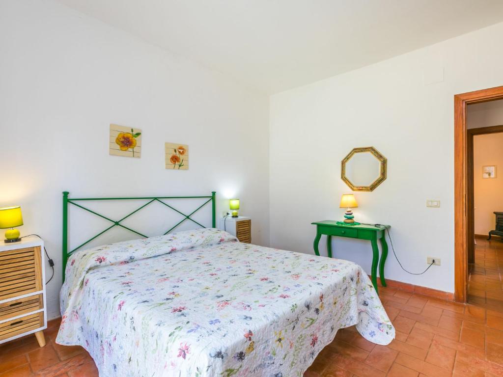 A bed or beds in a room at Apartment Gardenia by Interhome