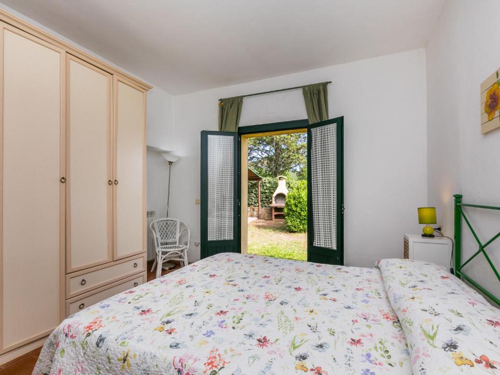 A bed or beds in a room at Apartment Gardenia by Interhome