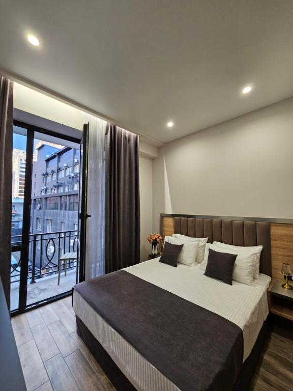 Postel nebo postele na pokoji v ubytování Orion ApartHotel