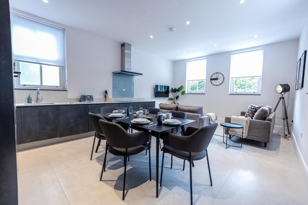 a dining room and kitchen with a table and chairs at Premier London Apartments Near Camden markets & very close to tube stations by Belvilla in London