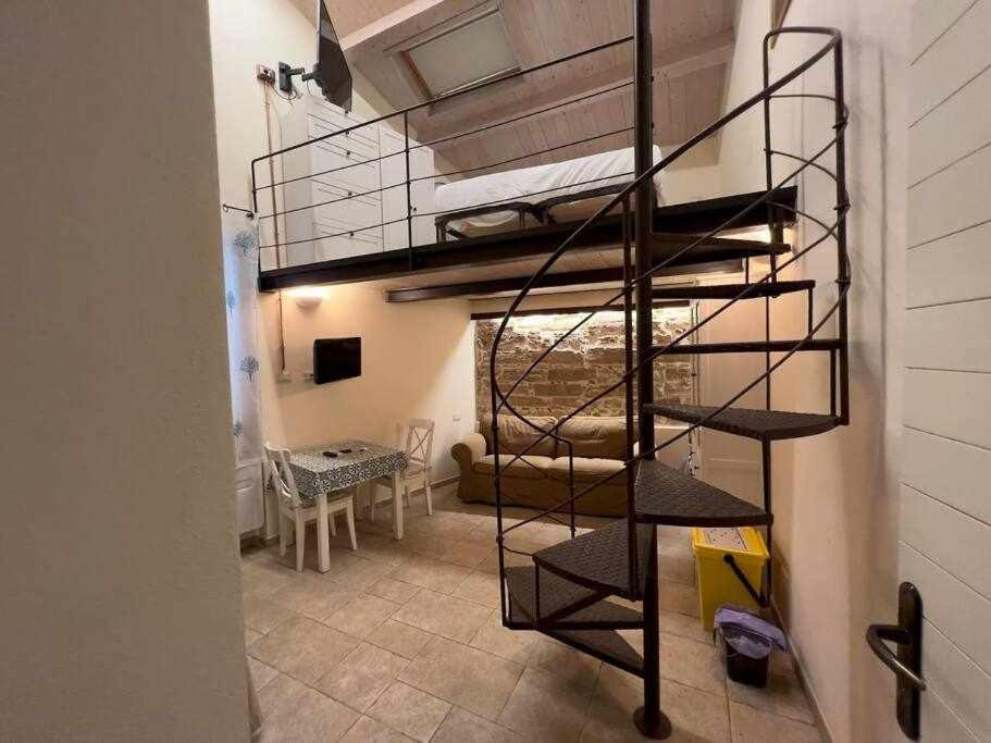Poschodová posteľ alebo postele v izbe v ubytovaní Suite Minerva 10 steps from Piazza Civica