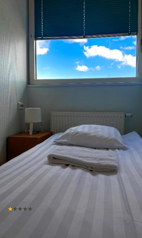 Voodi või voodid majutusasutuse Center Hotel toas