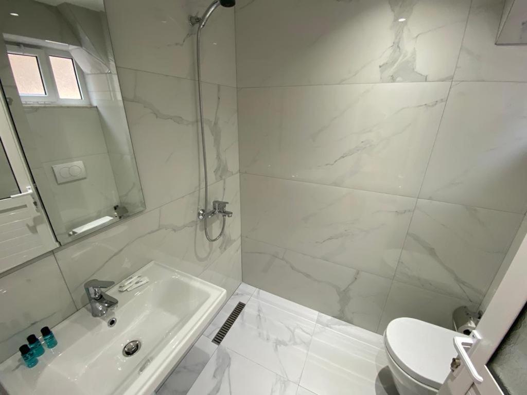 Saranda Rooms - Imazhi 3