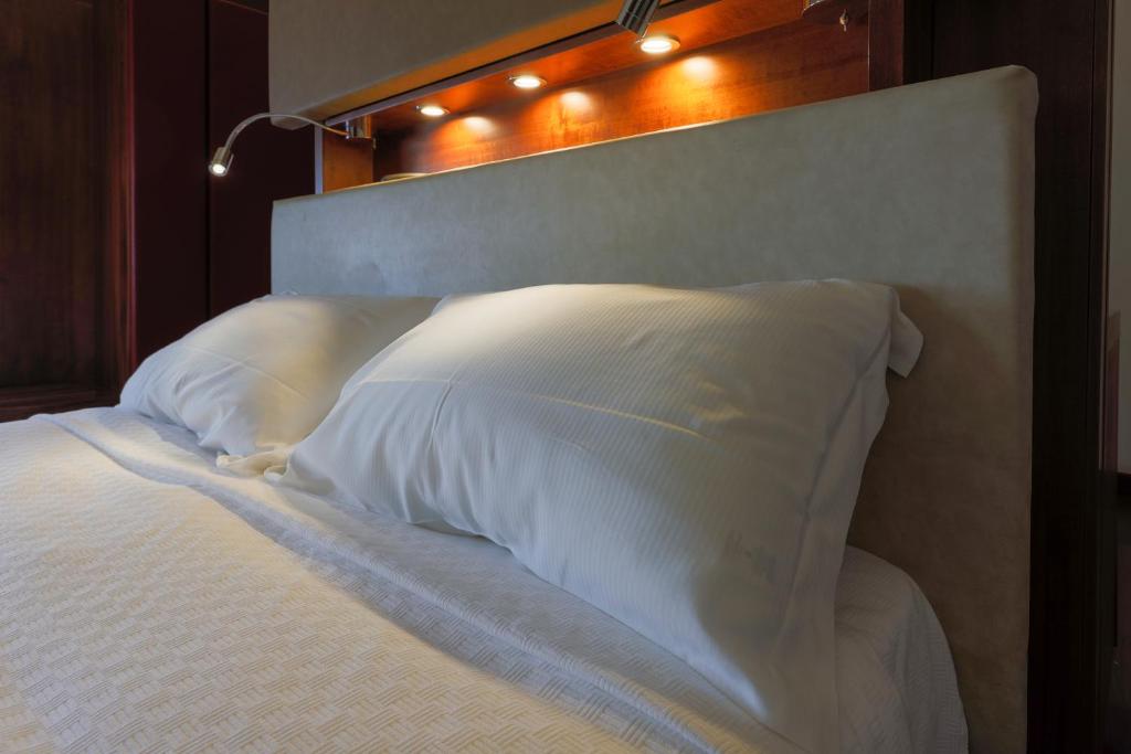 Postel nebo postele na pokoji v ubytování Hotel Velino