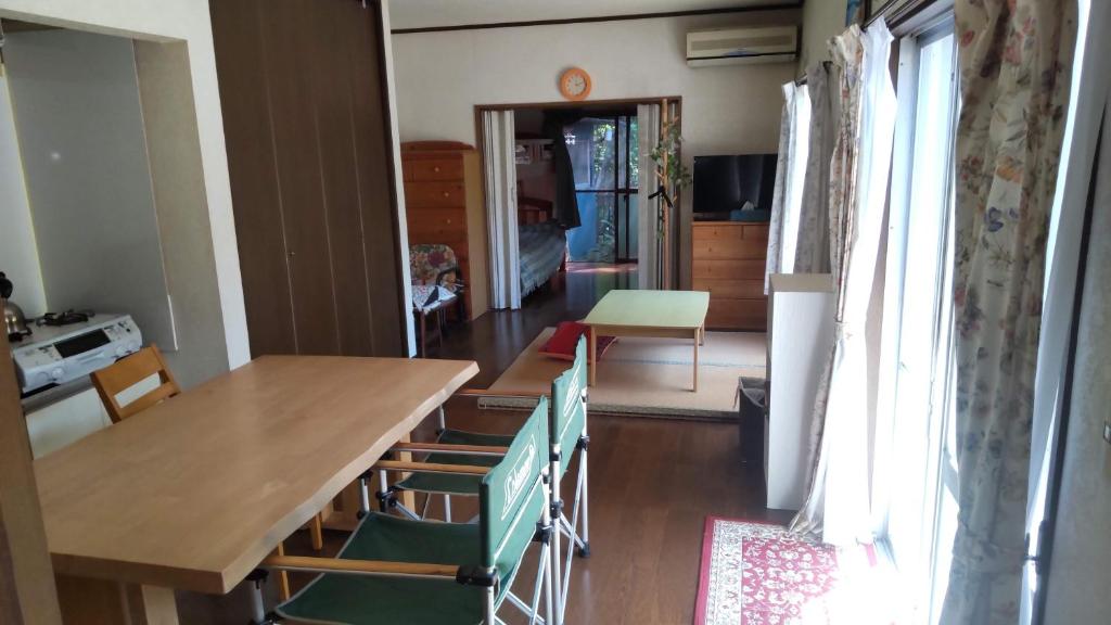 Kuchyň nebo kuchyňský kout v ubytování Guesthouse Oomiya base 大宮基地別荘