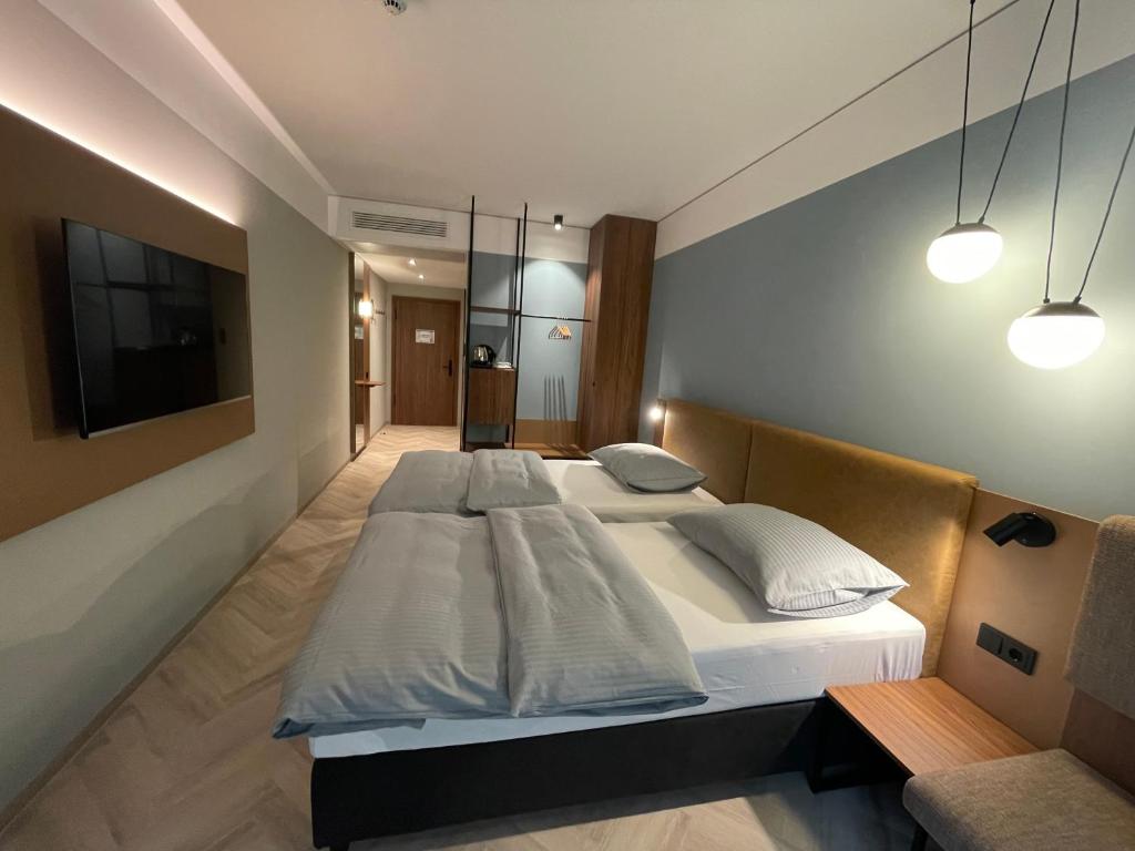 Postel nebo postele na pokoji v ubytování Stadthotel Neumarkt Mitte