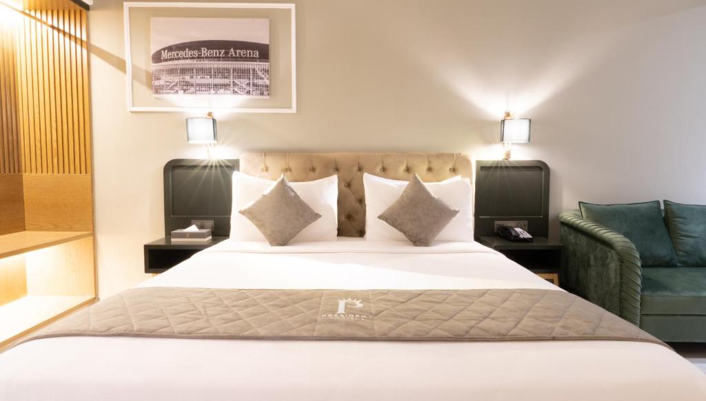 Postel nebo postele na pokoji v ubytování President Hotel