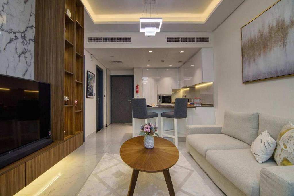 Luxury 1BR Pool view