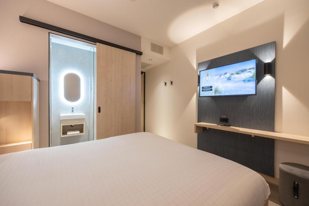 Postel nebo postele na pokoji v ubytování Fox Hotel The Hague Scheveningen