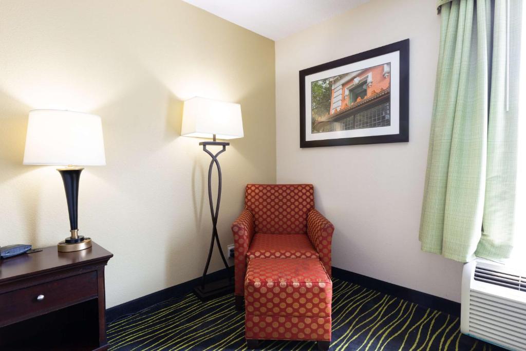Hampton Inn Columbia I-26/Harbison Blvd photo
