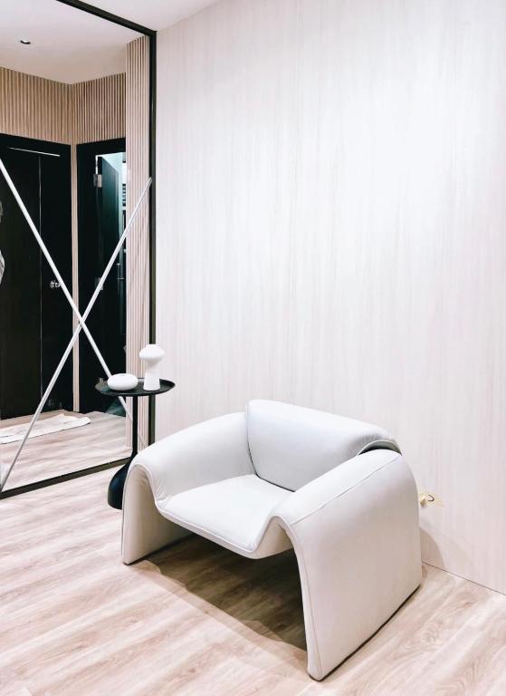 Khu vực ghế ngồi tại Rest Bugis Hotel