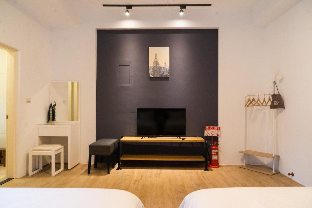 TV a/nebo společenská místnost v ubytování 礁溪夜室