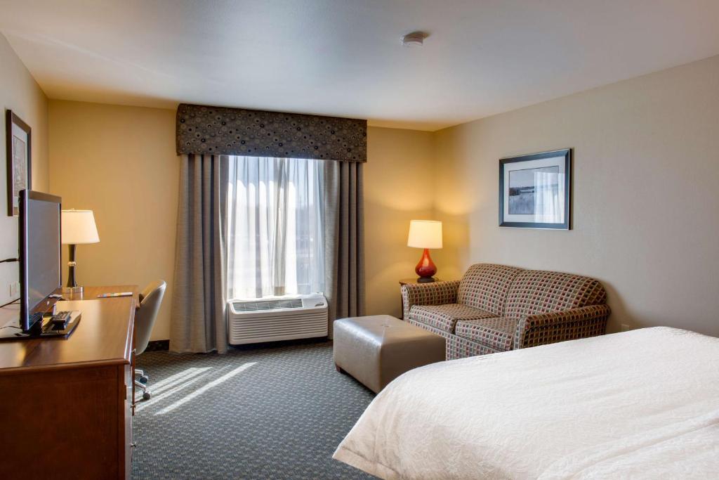 Hampton Inn Chickasha - 特大号床间 - 带沙发床 - 禁烟