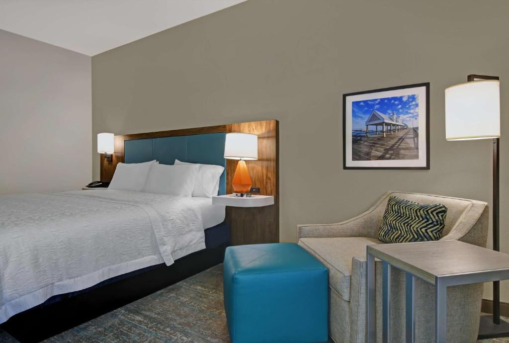 Hampton Inn Patriots Point photo