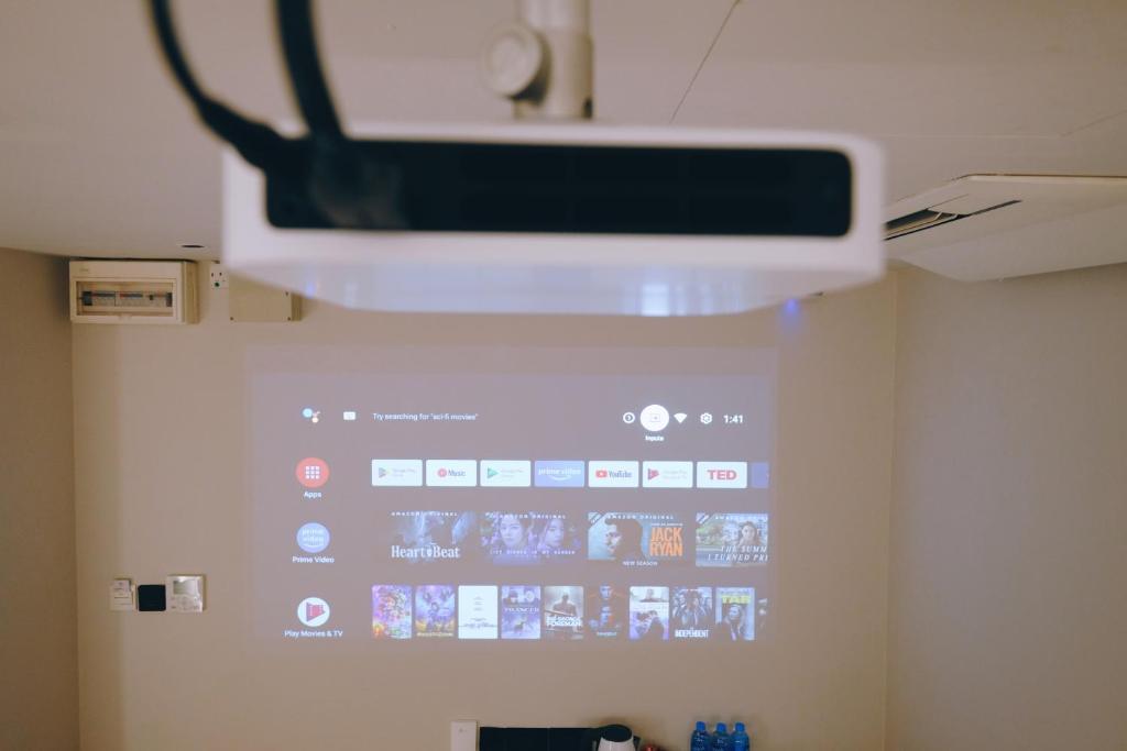TV a/nebo společenská místnost v ubytování Rest Bugis Hotel