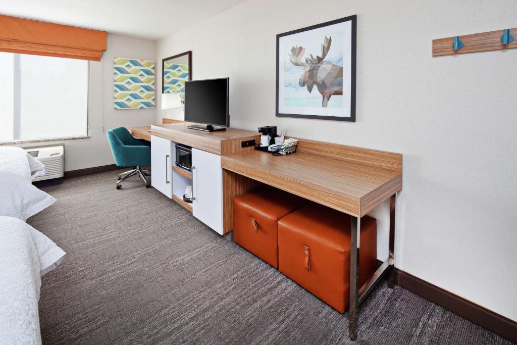 Hampton Inn & Suites Chino Hills - Room With Two Queen Beds - Non-Smoking