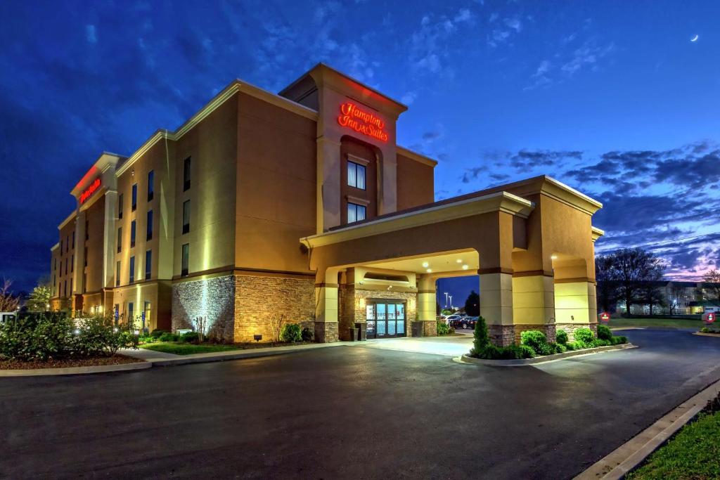 a rendering of a hotel at night at Hampton Inn & Suites Clarksville in Clarksville