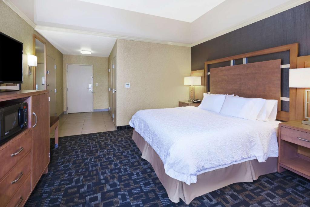 Postel nebo postele na pokoji v ubytování Hampton Inn Clinton