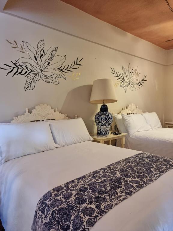 Postel nebo postele na pokoji v ubytování Hacienda de las Flores