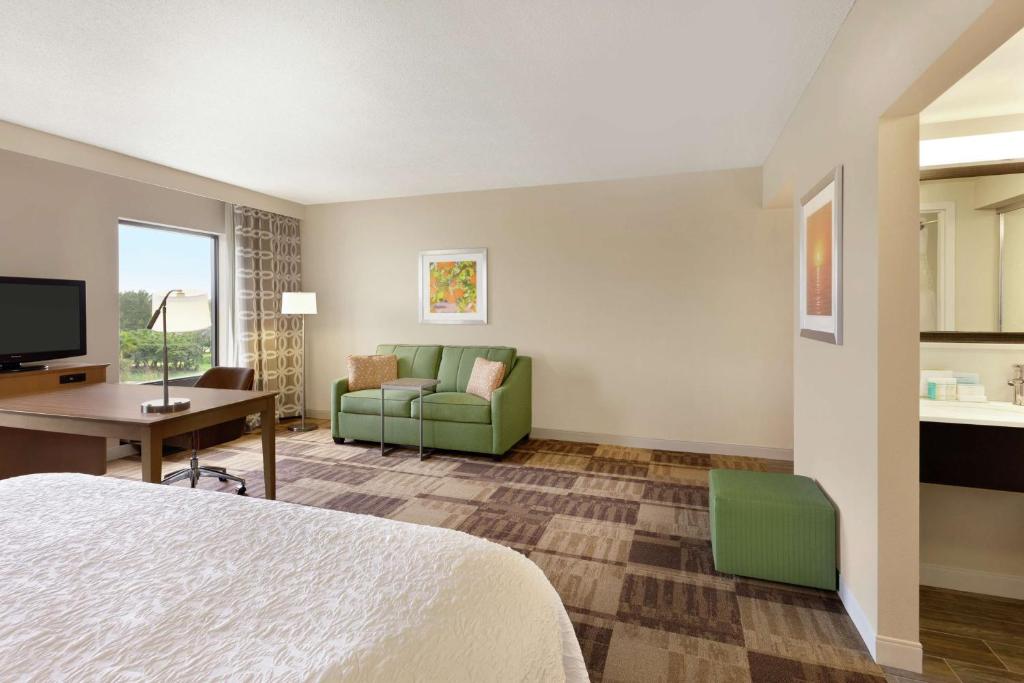 Hampton Inn & Suites Largo - 