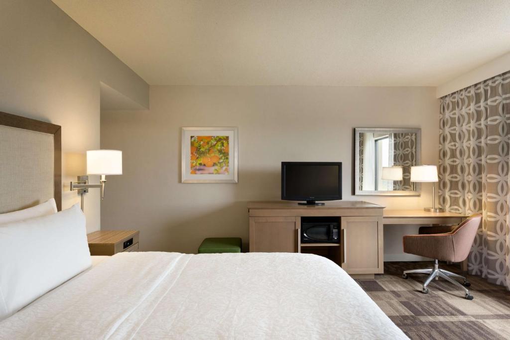 Hampton Inn & Suites Largo - 