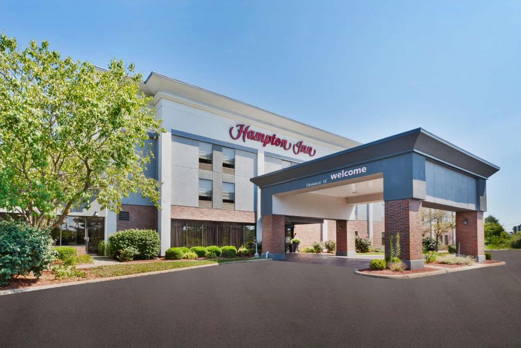 a rendering of the front of a pharmacy building at Hampton Inn Columbus/Delaware I-71 North in Sunbury