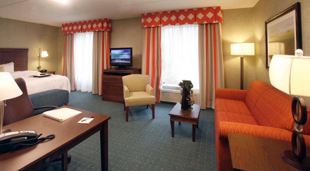 Hampton Inn & Suites Columbus Polaris photo