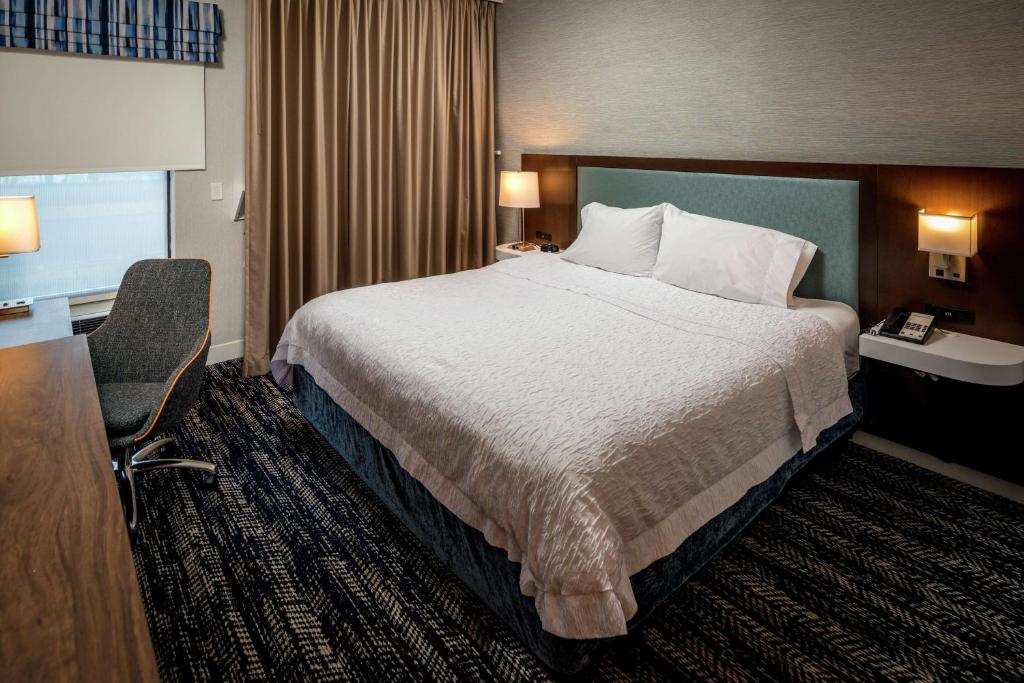 Postel nebo postele na pokoji v ubytování Hampton Inn Long Island/Commack
