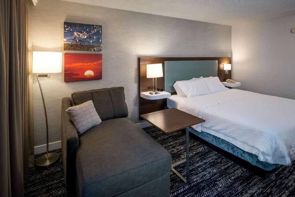 Postel nebo postele na pokoji v ubytování Hampton Inn Long Island/Commack