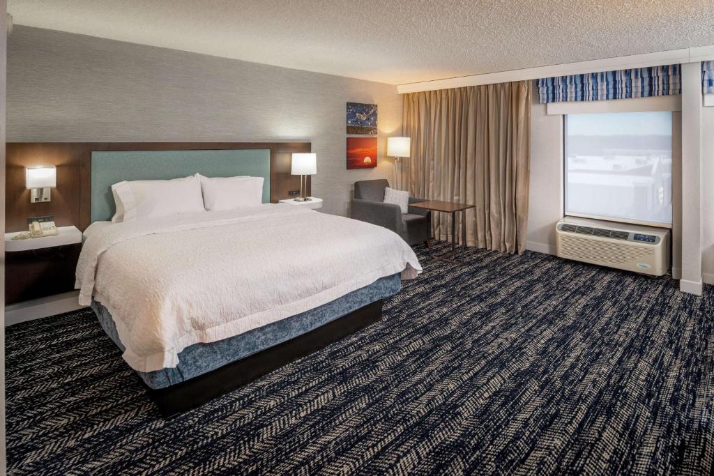 Postel nebo postele na pokoji v ubytování Hampton Inn Long Island/Commack