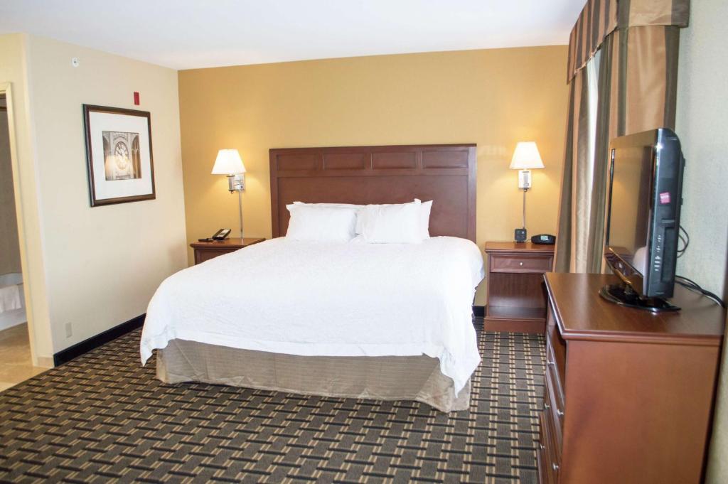 Hampton Inn & Suites Columbia at the University of Missouri photo