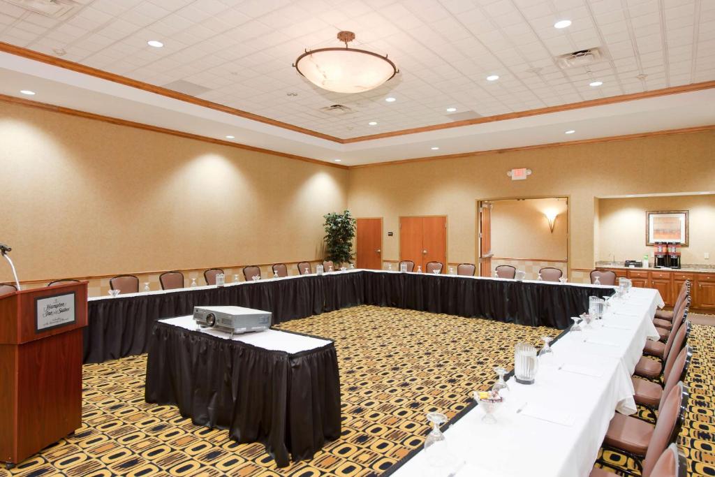 Hampton Inn & Suites Columbia at the University of Missouri photo