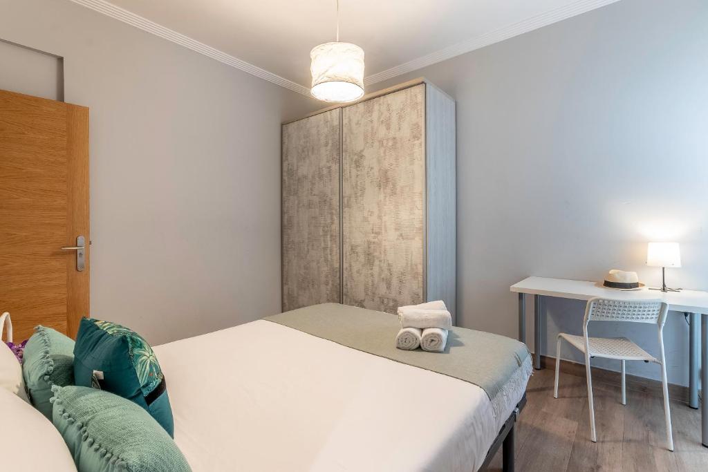 Postel nebo postele na pokoji v ubytování KAROLA amplio apartamento junto a San Mamés