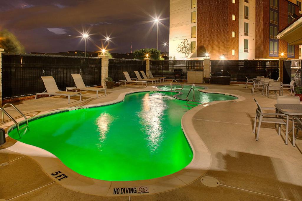 Hampton Inn and Suites Dallas/Lewisville-Vista Ridge Mall, Lewisville ...