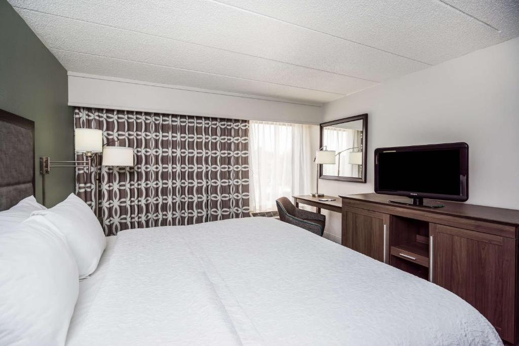 Postel nebo postele na pokoji v ubytování Hampton Inn Dover