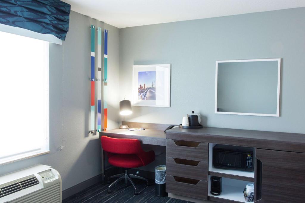 Hampton Inn & Suites Ankeny - Error