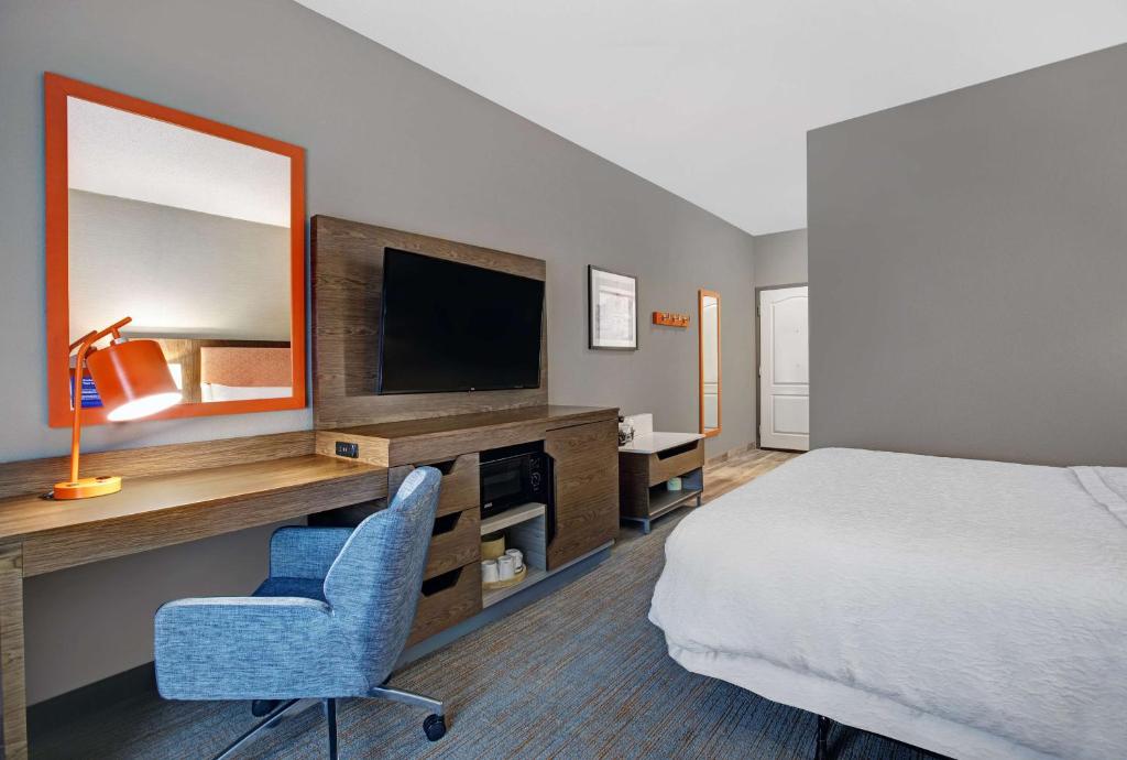 Hampton Inn Keokuk - Queen Room With Two Queen Beds - Non-Smoking