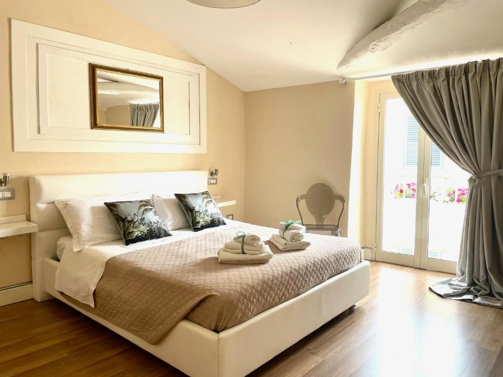 a bedroom with a bed with two towels on it at Residenza Donna Peppina in Tropea