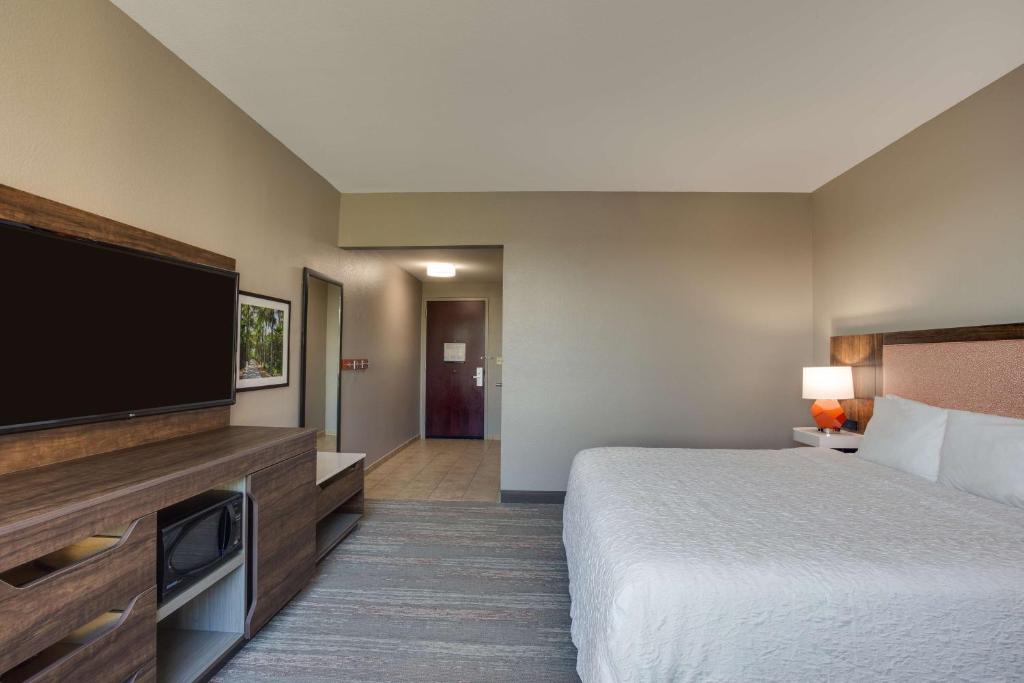 Hampton Inn & Suites Fort Lauderdale - Miramar - King Room - Accès à La Mobilité / Non-fumeur