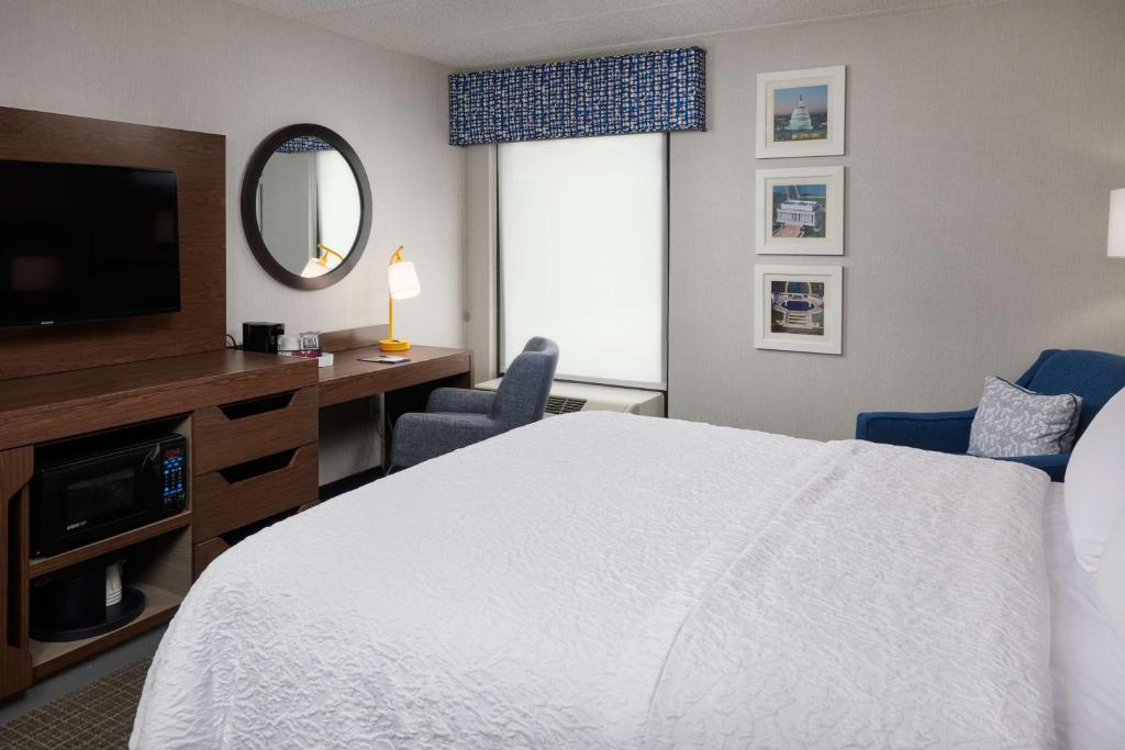 Hampton Inn Fairfax City photo