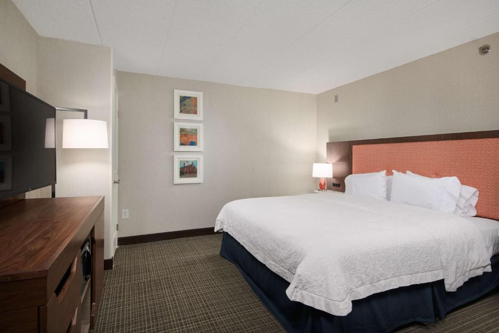 Hampton Inn Fairfax City photo